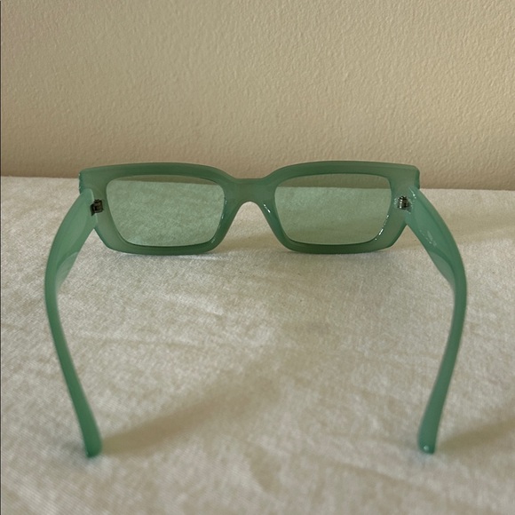 3/$10 Stylish Green Sunglasses - Picture 4 of 5
